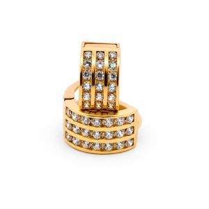 Arracadas Huggies de Oro 10K – Zirconias Blancas Triple Fila 1.9 g